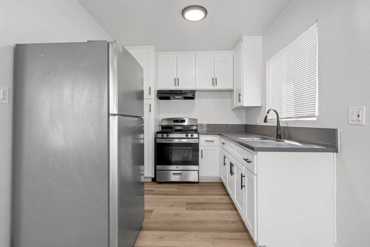 Apartment for rent at 3845 Potomac Ave, Los Angeles, CA 90010