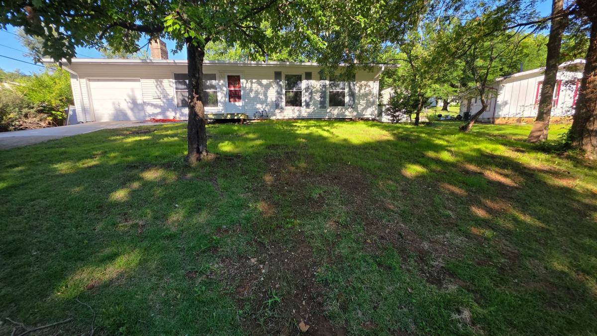 House for rent at 10121 Hardesty Ave, Kansas City, MO 64137