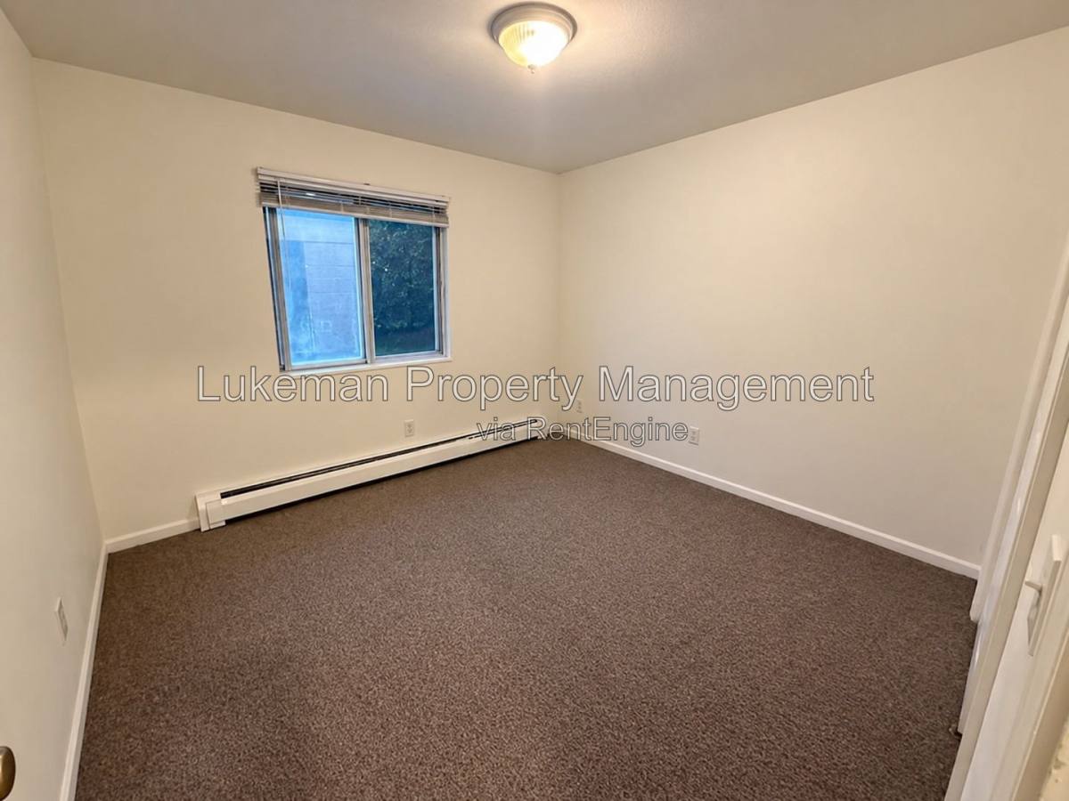 Apartment for rent at 1405 Huntington Ave #3, Kalamazoo, MI 49048