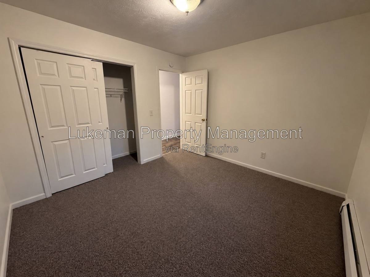 Apartment for rent at 1405 Huntington Ave #3, Kalamazoo, MI 49048