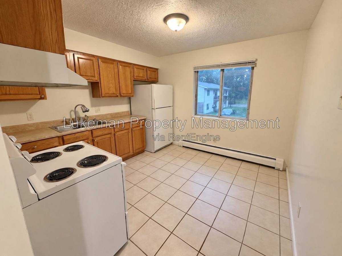 Apartment for rent at 1405 Huntington Ave #3, Kalamazoo, MI 49048