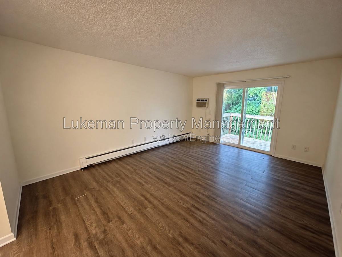 Apartment for rent at 1405 Huntington Ave #3, Kalamazoo, MI 49048