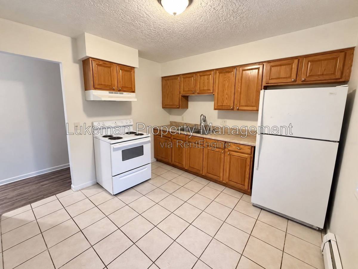 Apartment for rent at 1405 Huntington Ave #3, Kalamazoo, MI 49048