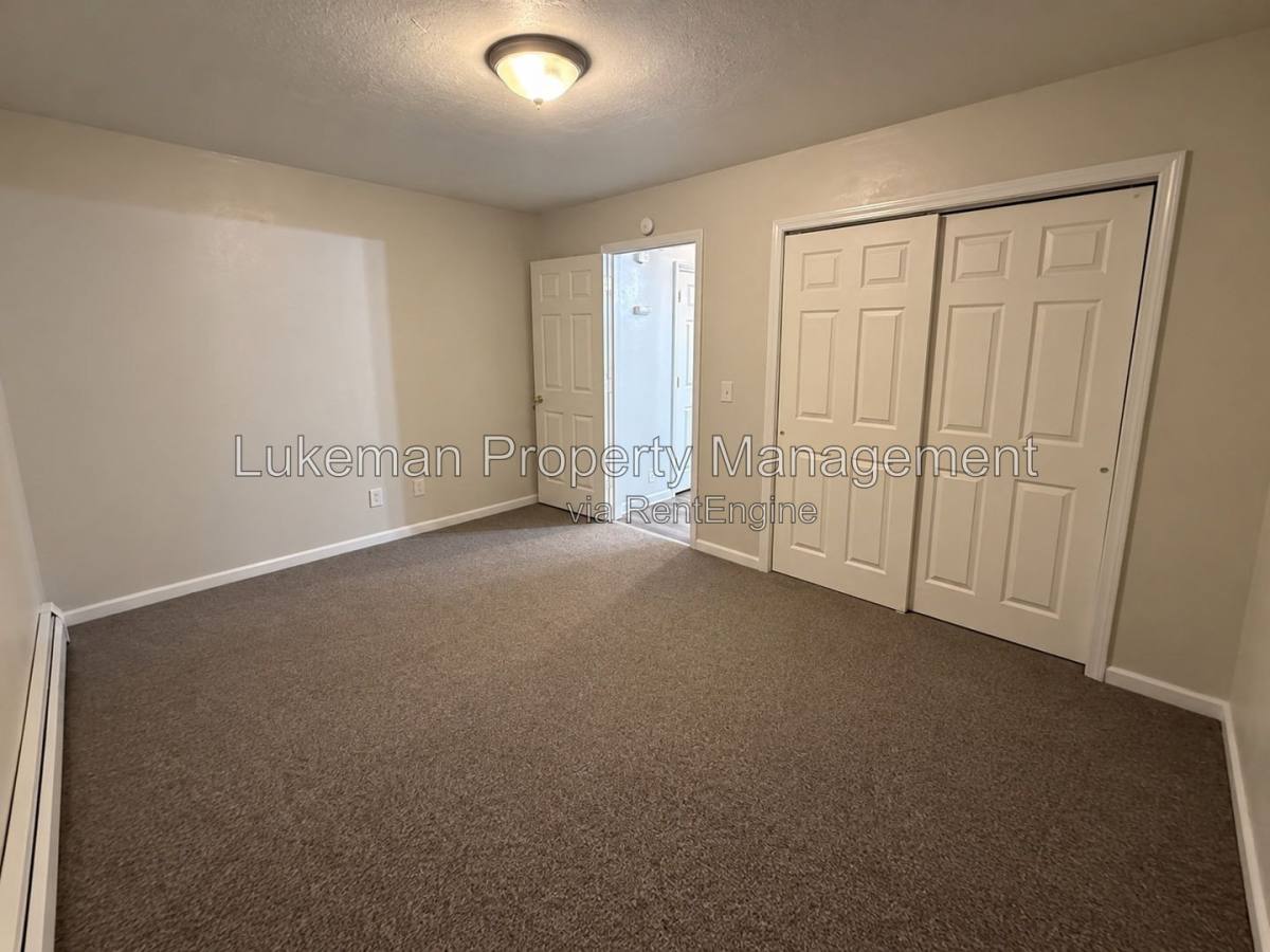 Apartment for rent at 1405 Huntington Ave #3, Kalamazoo, MI 49048