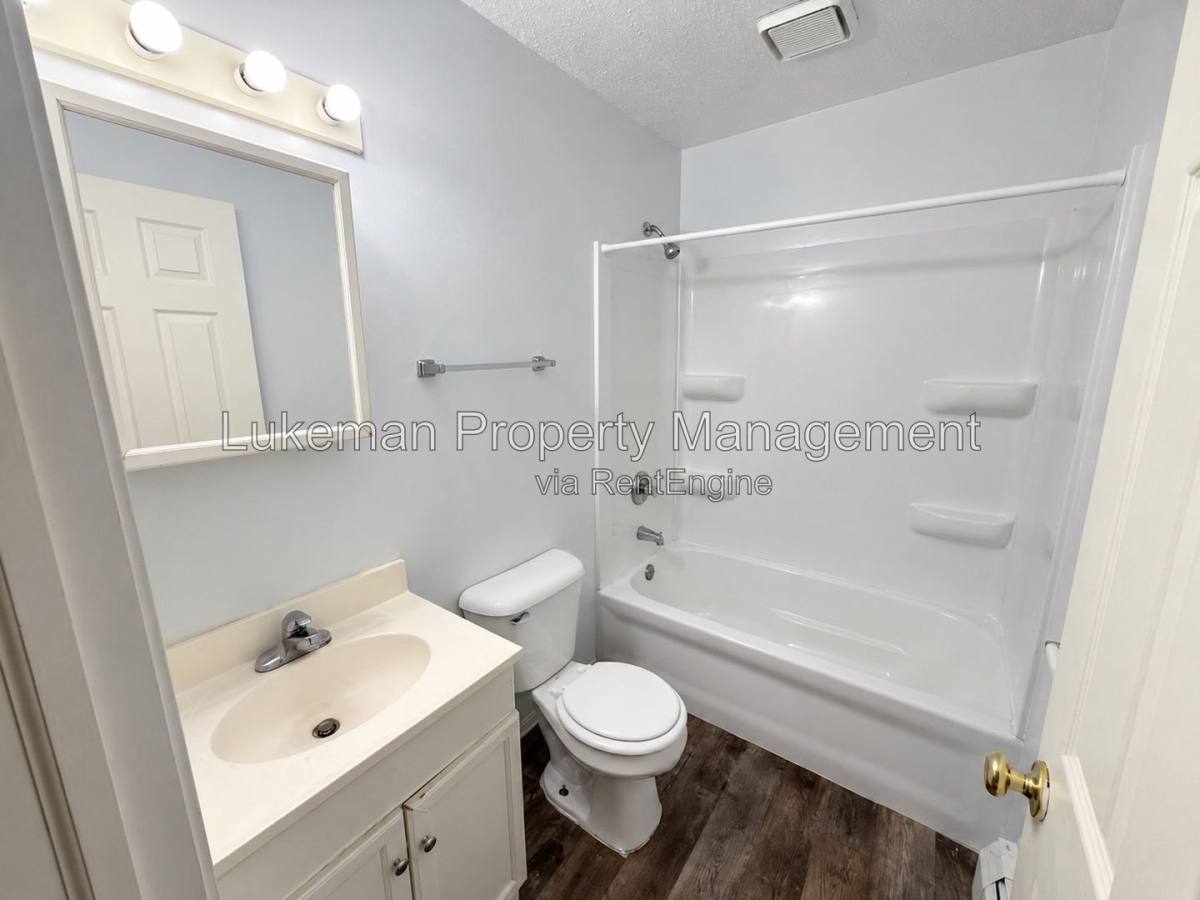 Apartment for rent at 1405 Huntington Ave #3, Kalamazoo, MI 49048