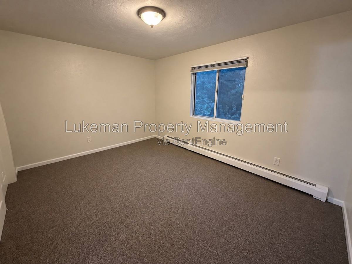 Apartment for rent at 1405 Huntington Ave #3, Kalamazoo, MI 49048