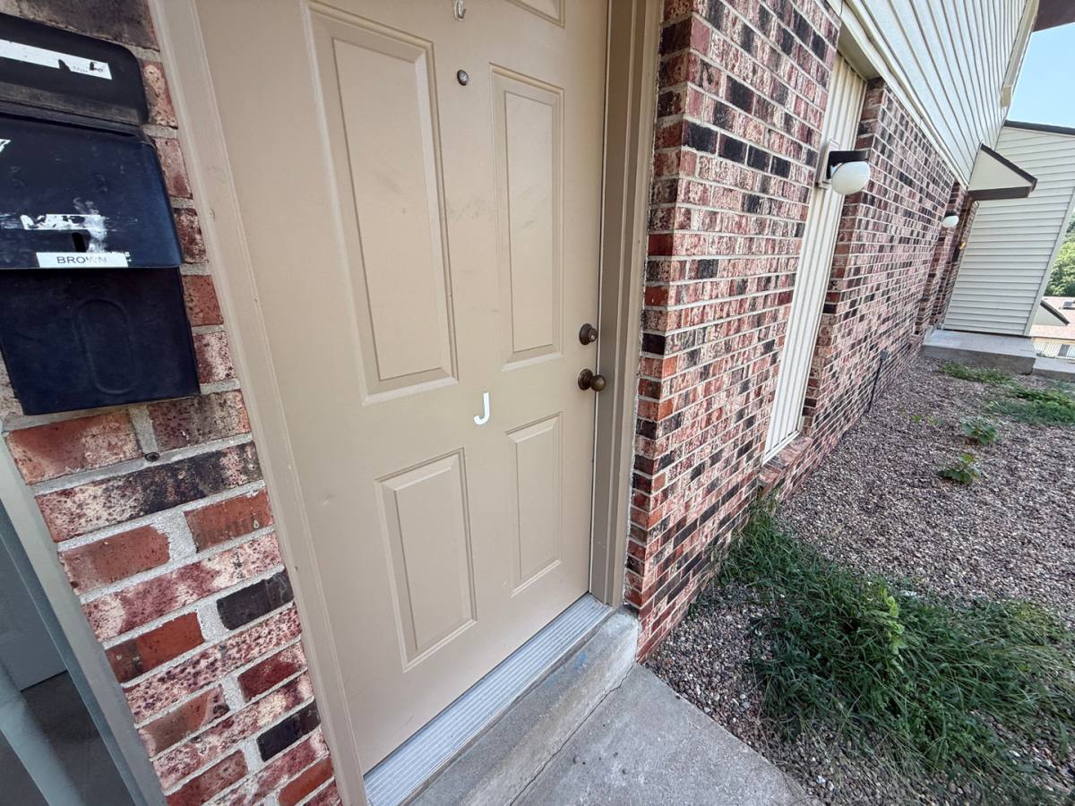 Townhouse for rent at 903 SW Blvd, Jefferson City, MO 65109
