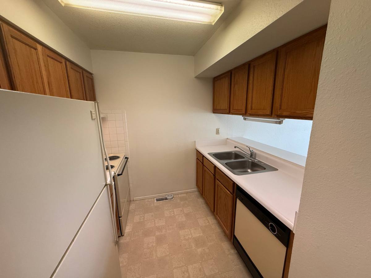Townhouse for rent at 903 SW Blvd, Jefferson City, MO 65109