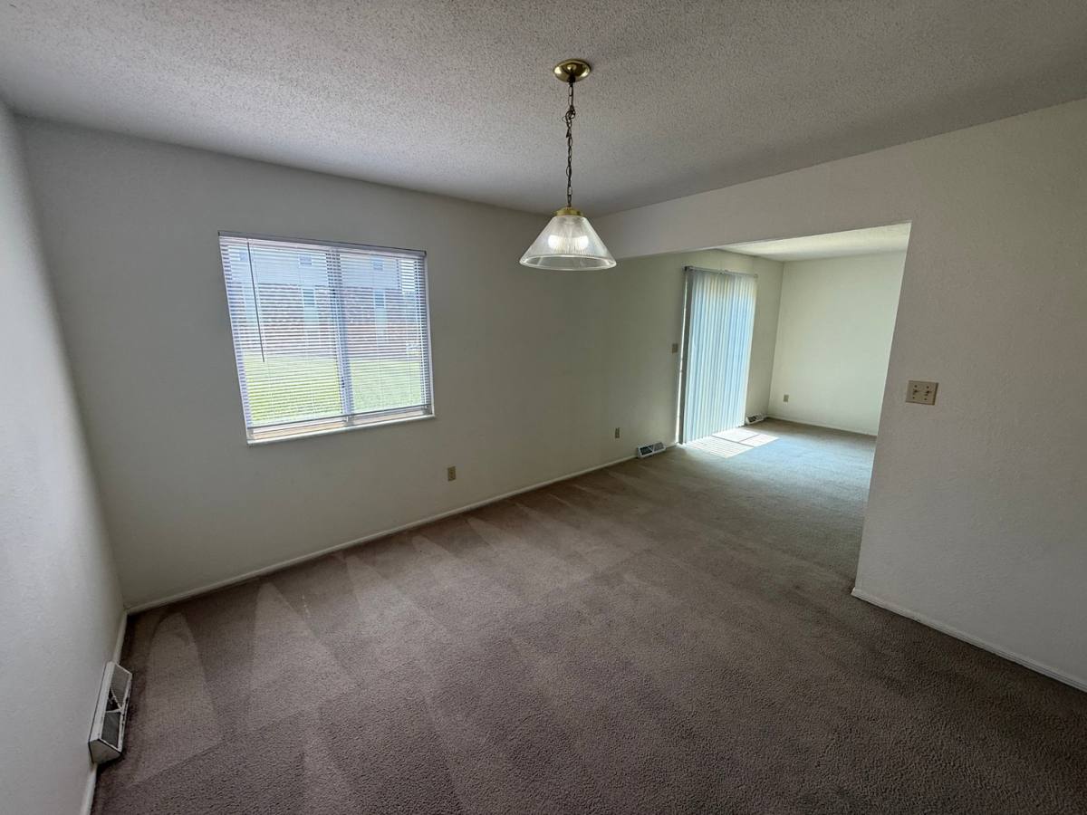 Townhouse for rent at 903 SW Blvd, Jefferson City, MO 65109