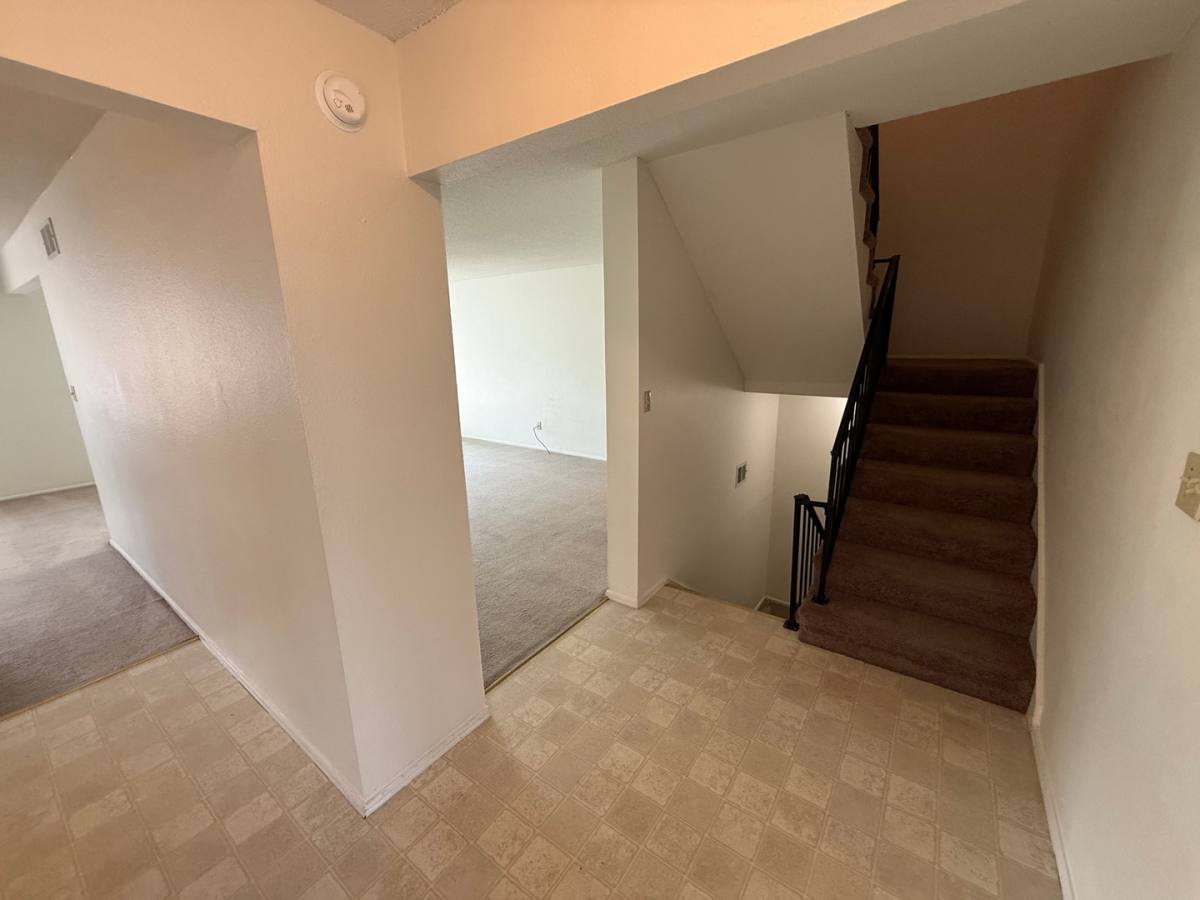 Townhouse for rent at 903 SW Blvd, Jefferson City, MO 65109