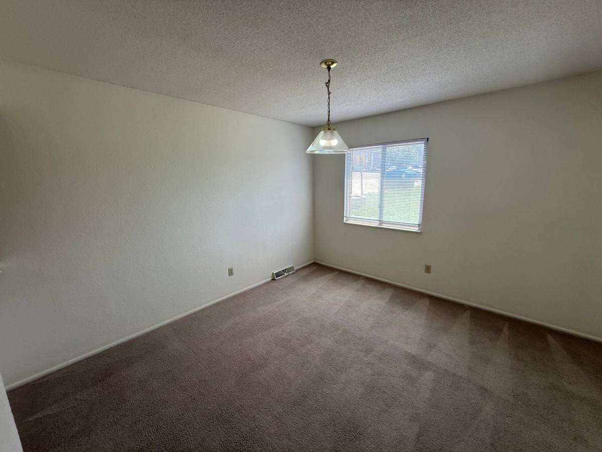 Townhouse for rent at 903 SW Blvd, Jefferson City, MO 65109