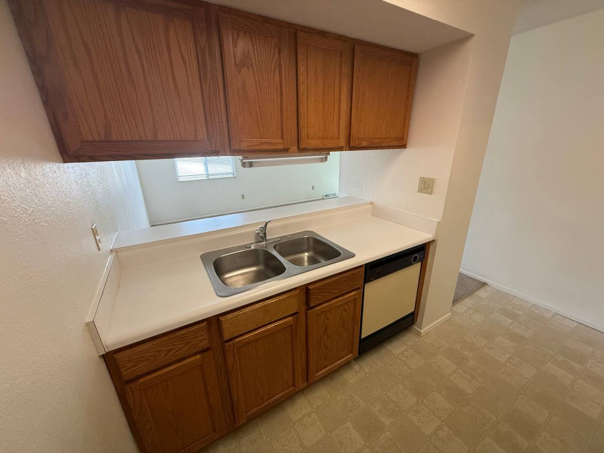 Townhouse for rent at 903 SW Blvd, Jefferson City, MO 65109