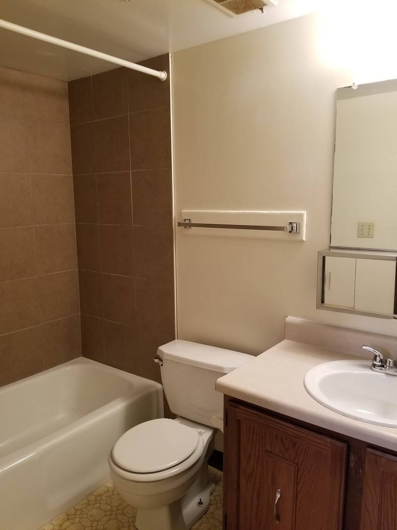 Apartment for rent at 8320-8330 California St, Omaha, NE 68114