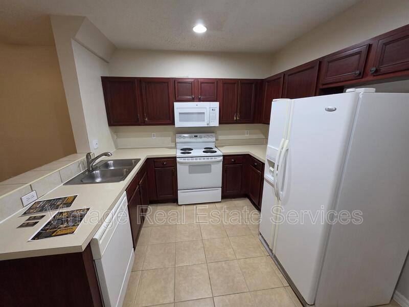 6241 Osprey Lake Circle, Riverview, FL 33578 - Townhouse for Rent - Image 8