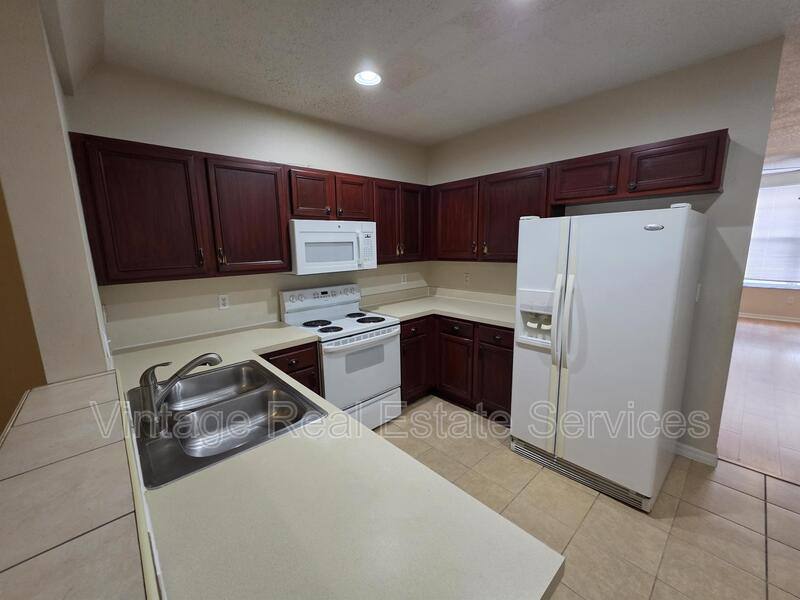 6241 Osprey Lake Circle, Riverview, FL 33578 - Townhouse for Rent - Image 10