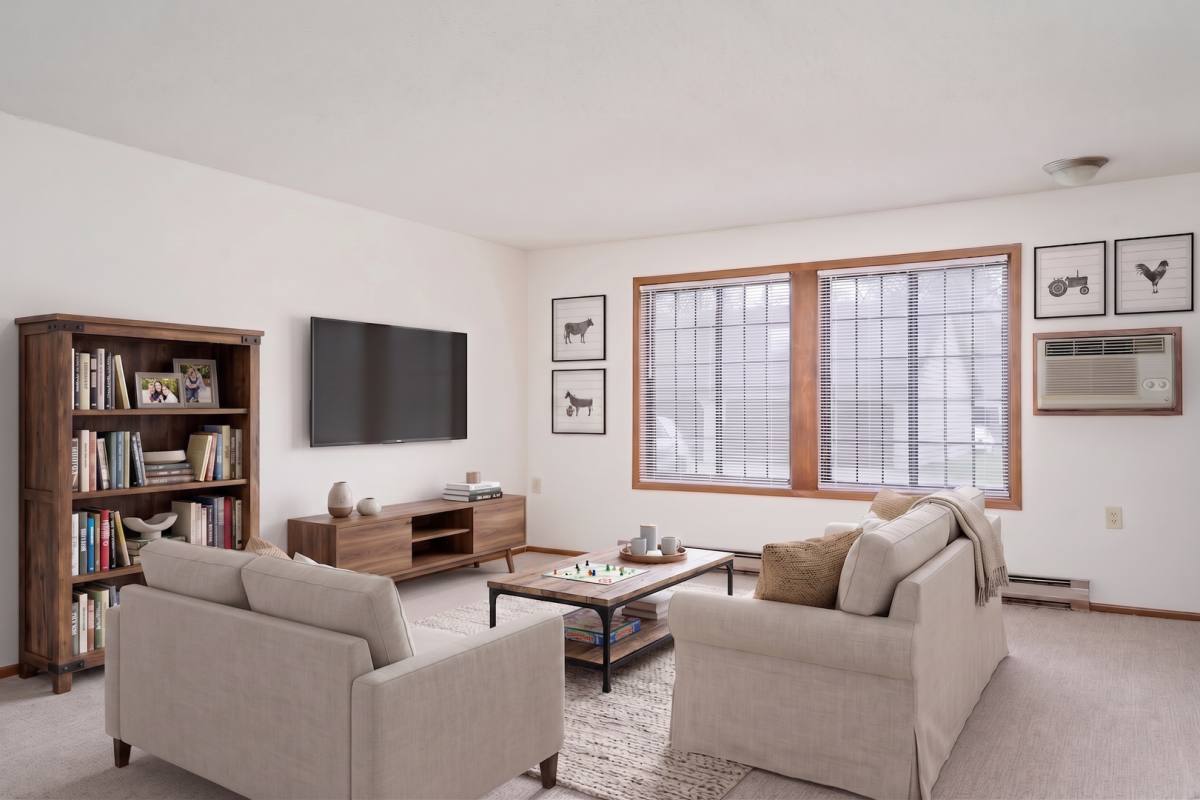 Townhouse for rent at Woodcrest Townhomes, 2479 Woodcrest Dr, Chaska, MN 55318