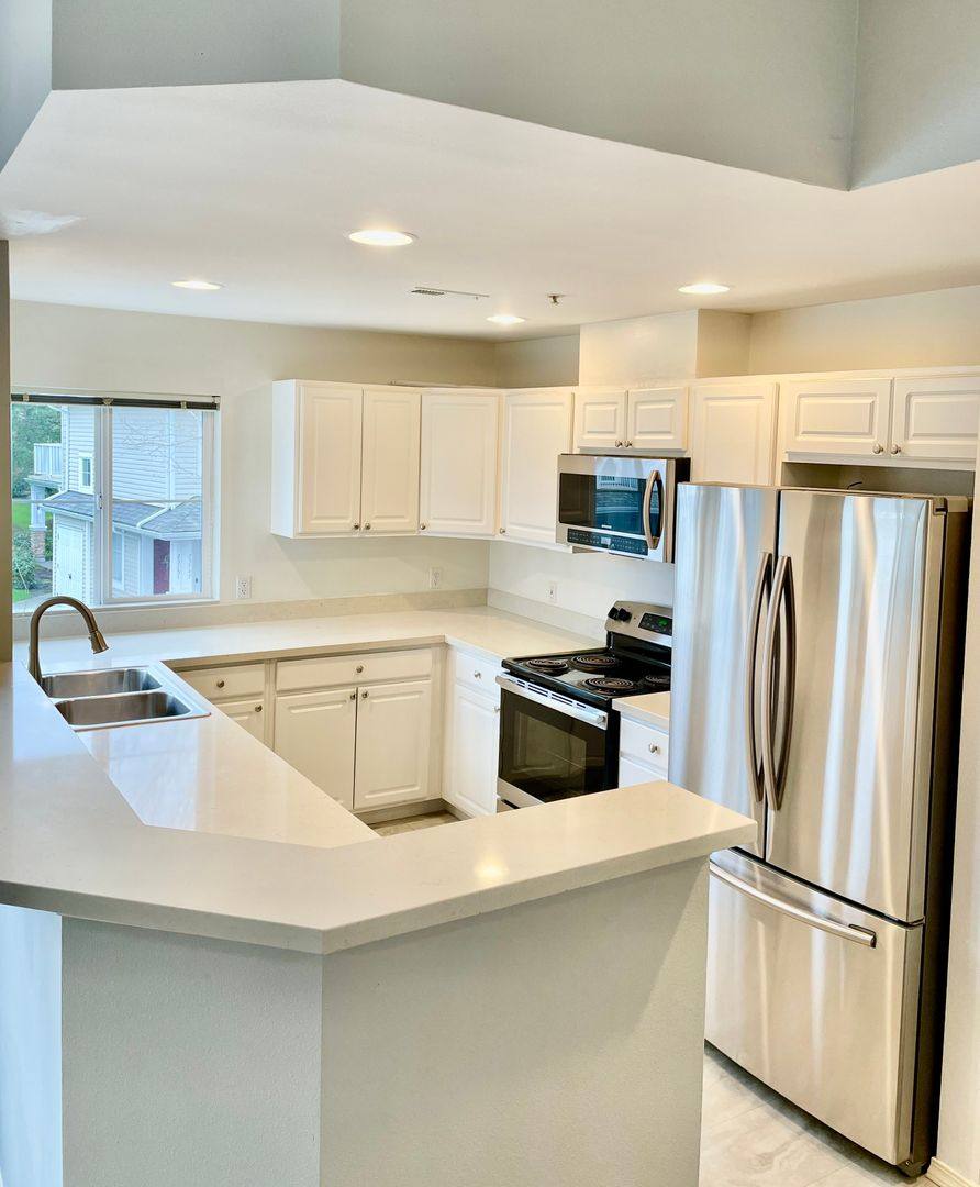 Townhouse for rent at 23754 SE Summerhill Lane, Issaquah, WA 98029