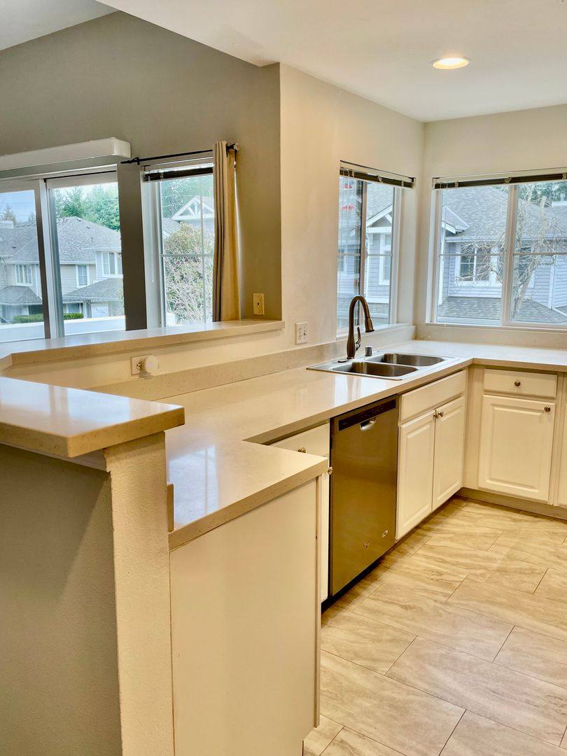 Townhouse for rent at 23754 SE Summerhill Lane, Issaquah, WA 98029