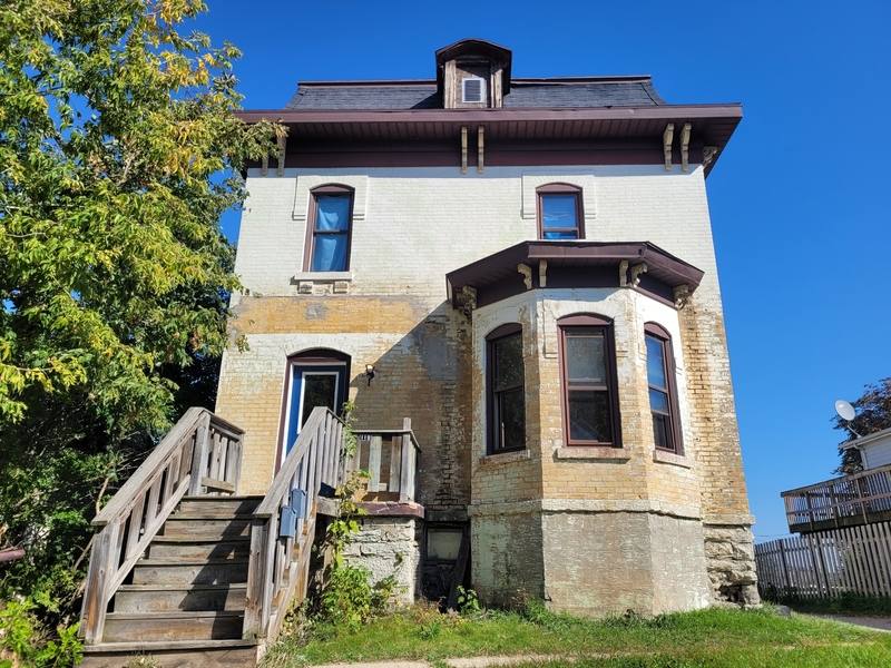 Apartment for rent at 110 W 4th St, Kaukauna, WI 54130