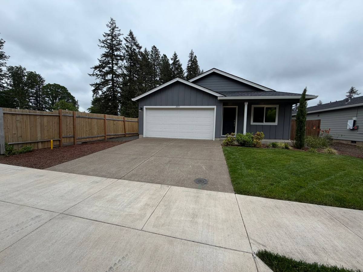 House for rent at 2051 Franklin St, Lebanon, OR 97355