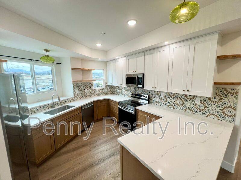 Apartment for rent at 669-2 Townsite Dr, Vista, CA 92084