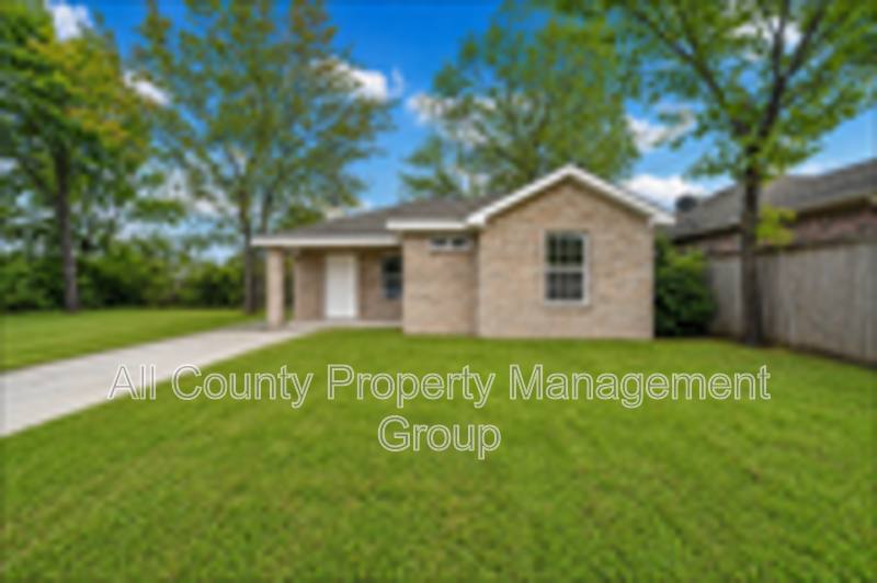 House for rent at 1810 Life Ave, Dallas, TX 75212