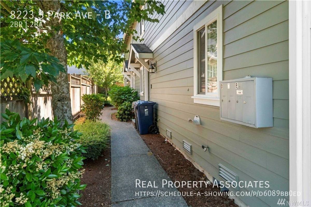 8223 S Park Ave #B, Tacoma, WA 98408 - Townhouse for Rent - Image 3