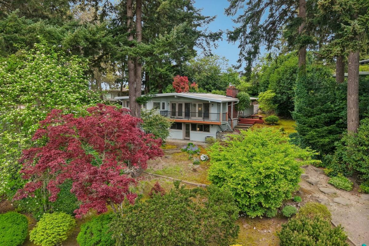 House for rent at 12226 SE 25th St, Bellevue, WA 98005