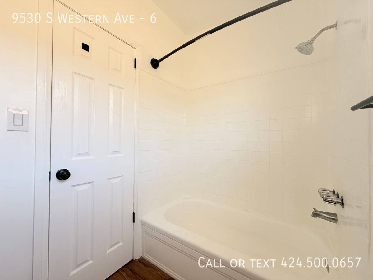 Apartment for rent at 9530 S Western Ave #6, Los Angeles, CA 90047