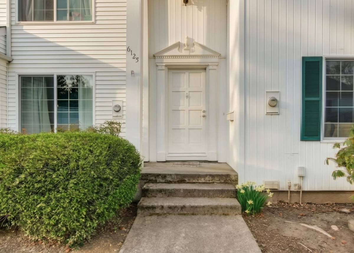 Townhouse for rent at 6125 SW Erickson Ave, Beaverton, OR 97008