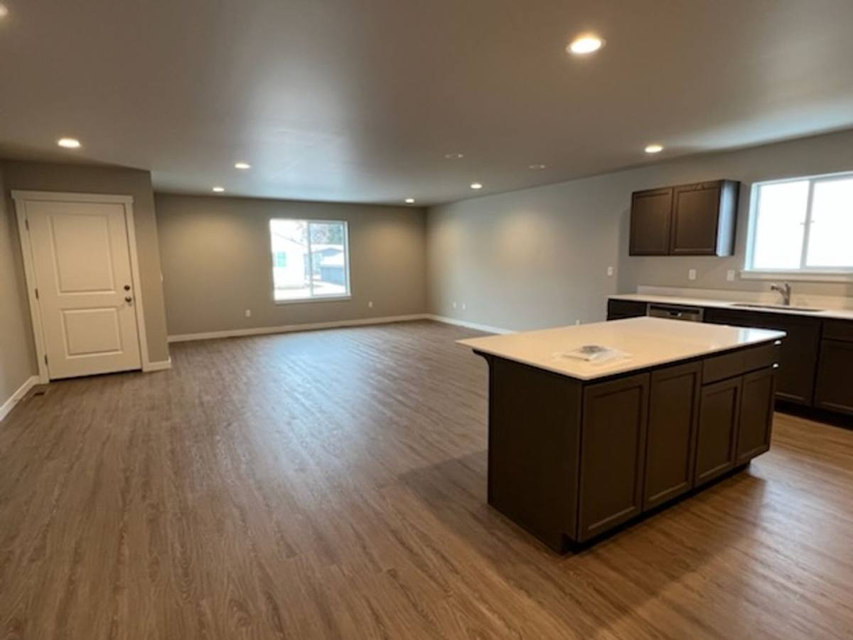 House for rent at 1098 S New Oak Lane, East Wenatchee, WA 98802