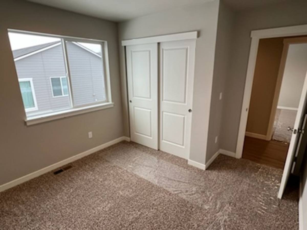 House for rent at 1098 S New Oak Lane, East Wenatchee, WA 98802