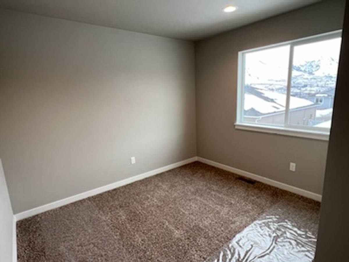 House for rent at 1098 S New Oak Lane, East Wenatchee, WA 98802