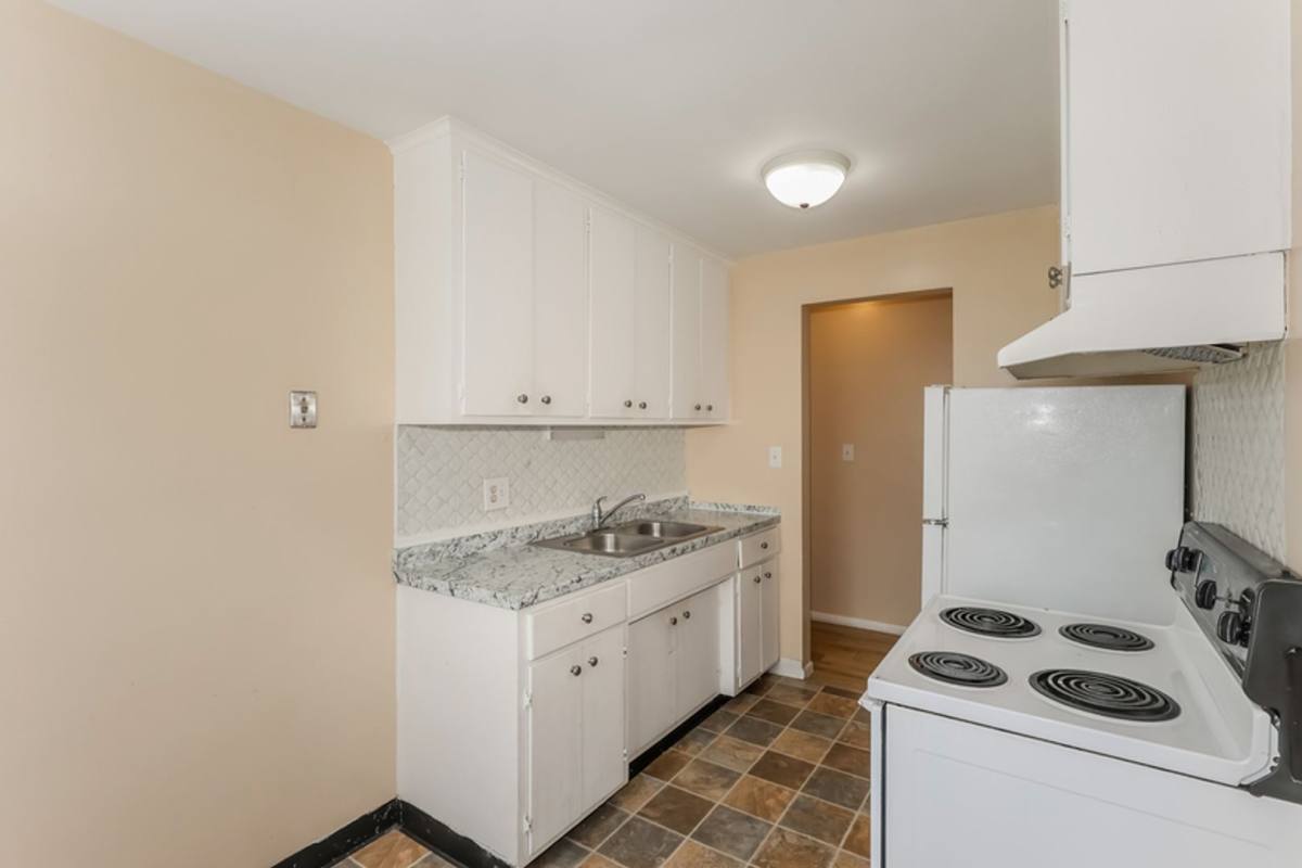 Apartment for rent at York, 1015 York Ave, St. Paul, MN 55106