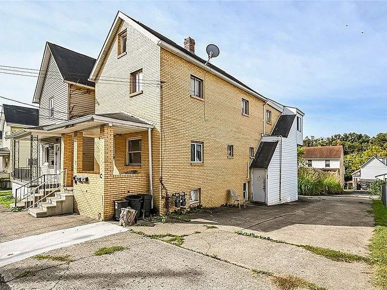 Apartment for rent at 34 Madison Ave, Greensburg, PA 15601