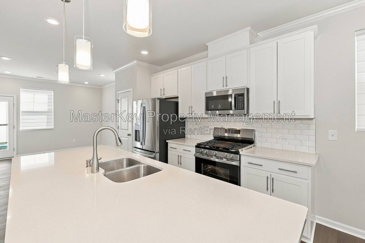 Townhouse for rent at 329 Deercroft Dr, Apex, NC 27539