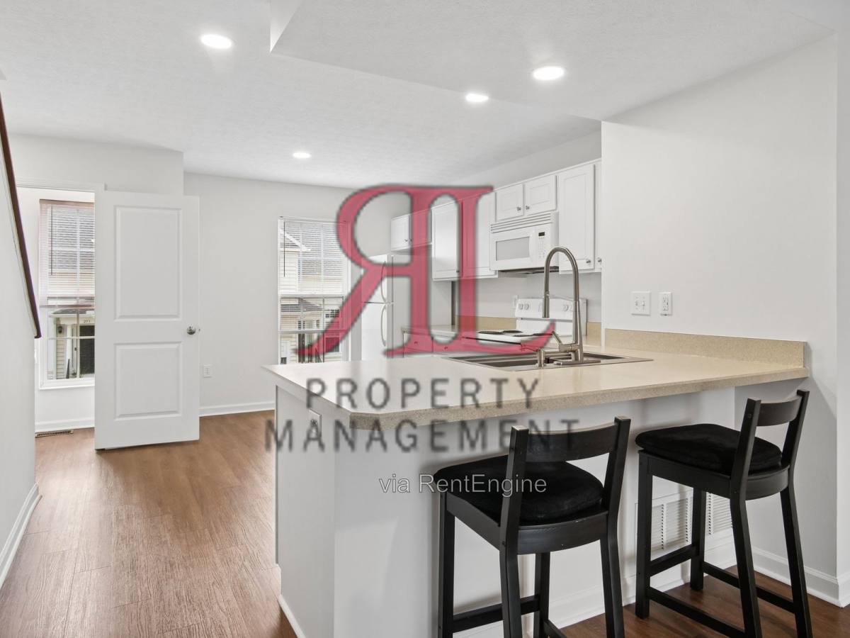 Townhouse for rent at 264 Hemlock Ravine Dr, Blacklick, OH 43004