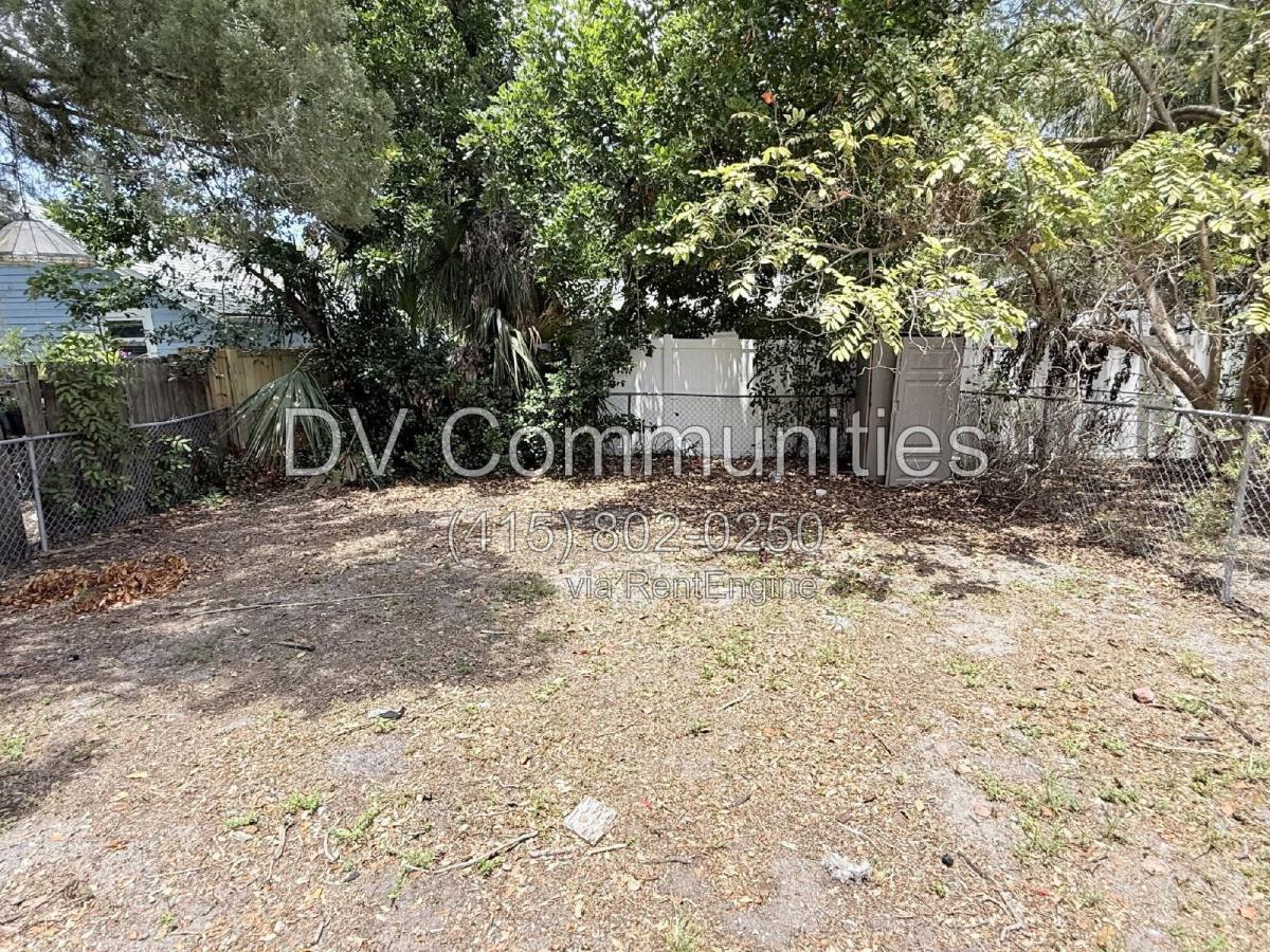 House for rent at 1426 10th St W, Bradenton, FL 34205