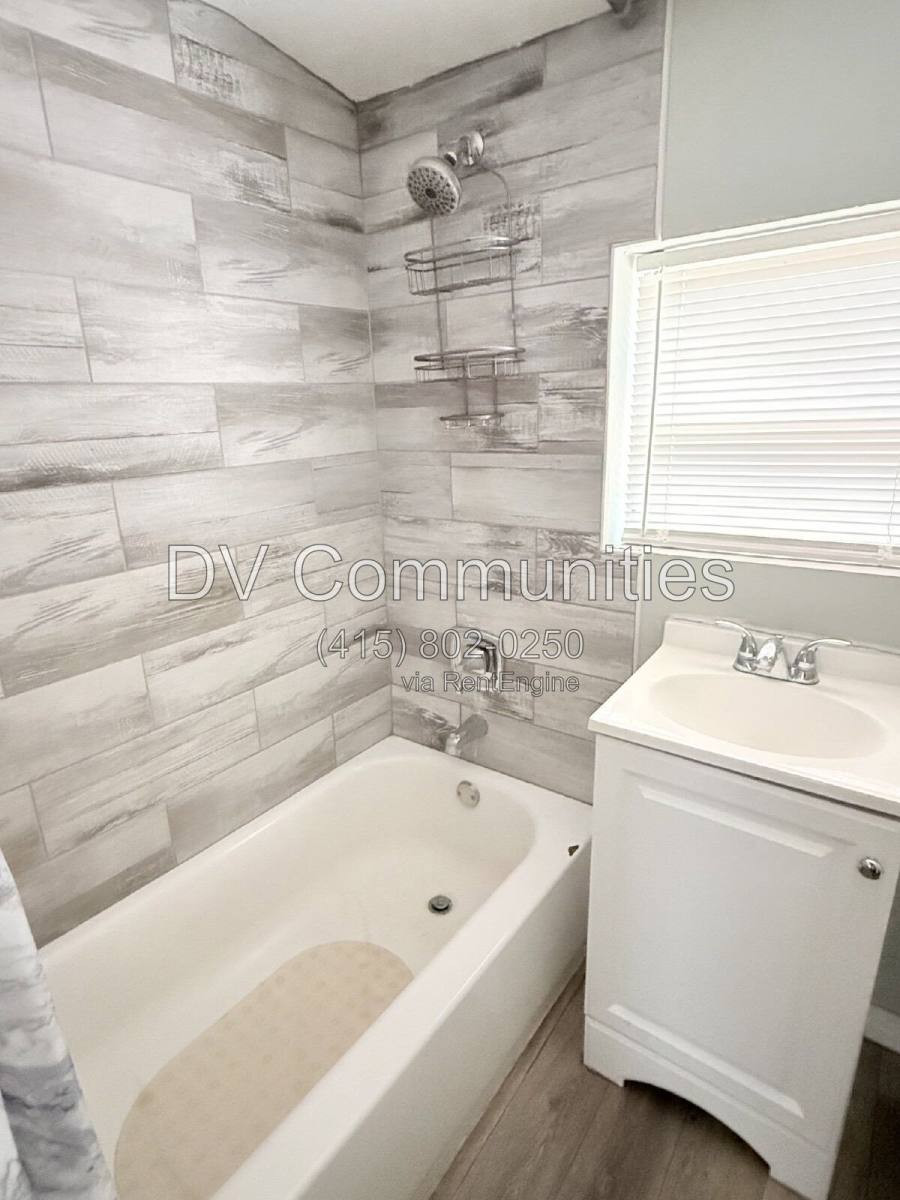 House for rent at 1426 10th St W, Bradenton, FL 34205