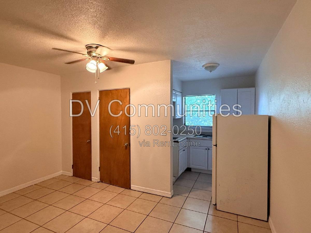 Apartment for rent at 2404 10th St W #4, Bradenton, FL 34205