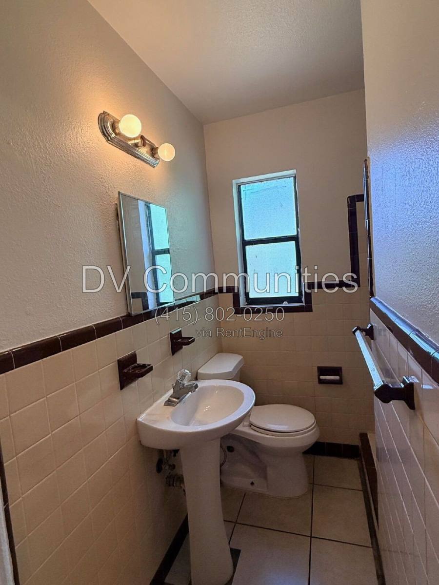 Apartment for rent at 2404 10th St W #4, Bradenton, FL 34205