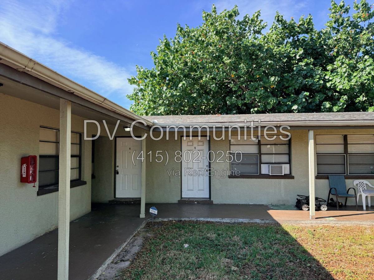 Apartment for rent at 2404 10th St W #4, Bradenton, FL 34205