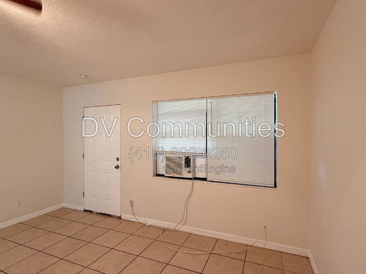 Apartment for rent at 2404 10th St W #4, Bradenton, FL 34205