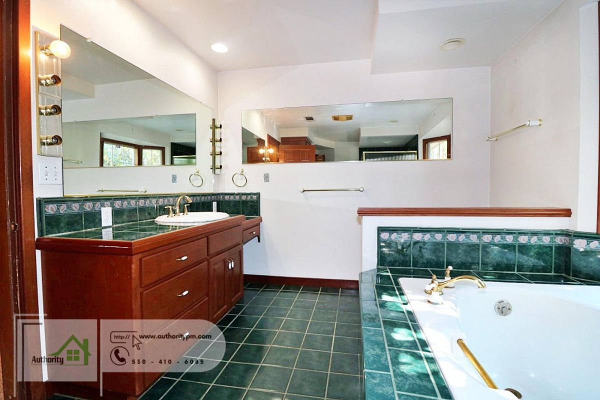 House for rent at 3180 Wilshire Dr, Redding, CA 96002