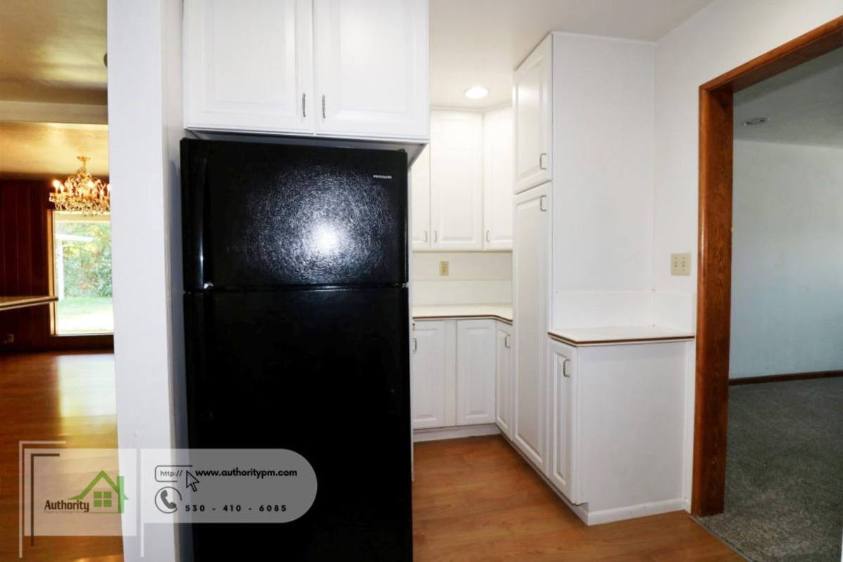 House for rent at 3180 Wilshire Dr, Redding, CA 96002