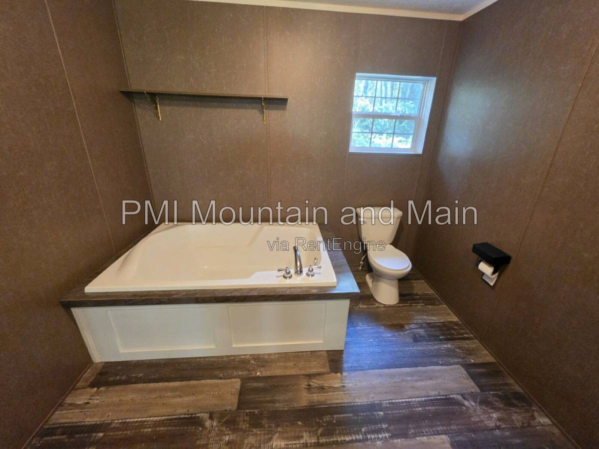 House for rent at 150 Porter Rd, Asheville, NC 28803