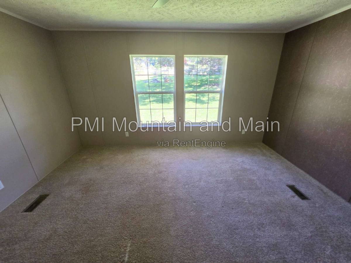 House for rent at 150 Porter Rd, Asheville, NC 28803