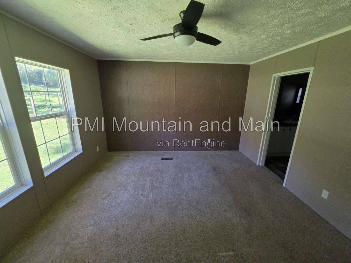 House for rent at 150 Porter Rd, Asheville, NC 28803