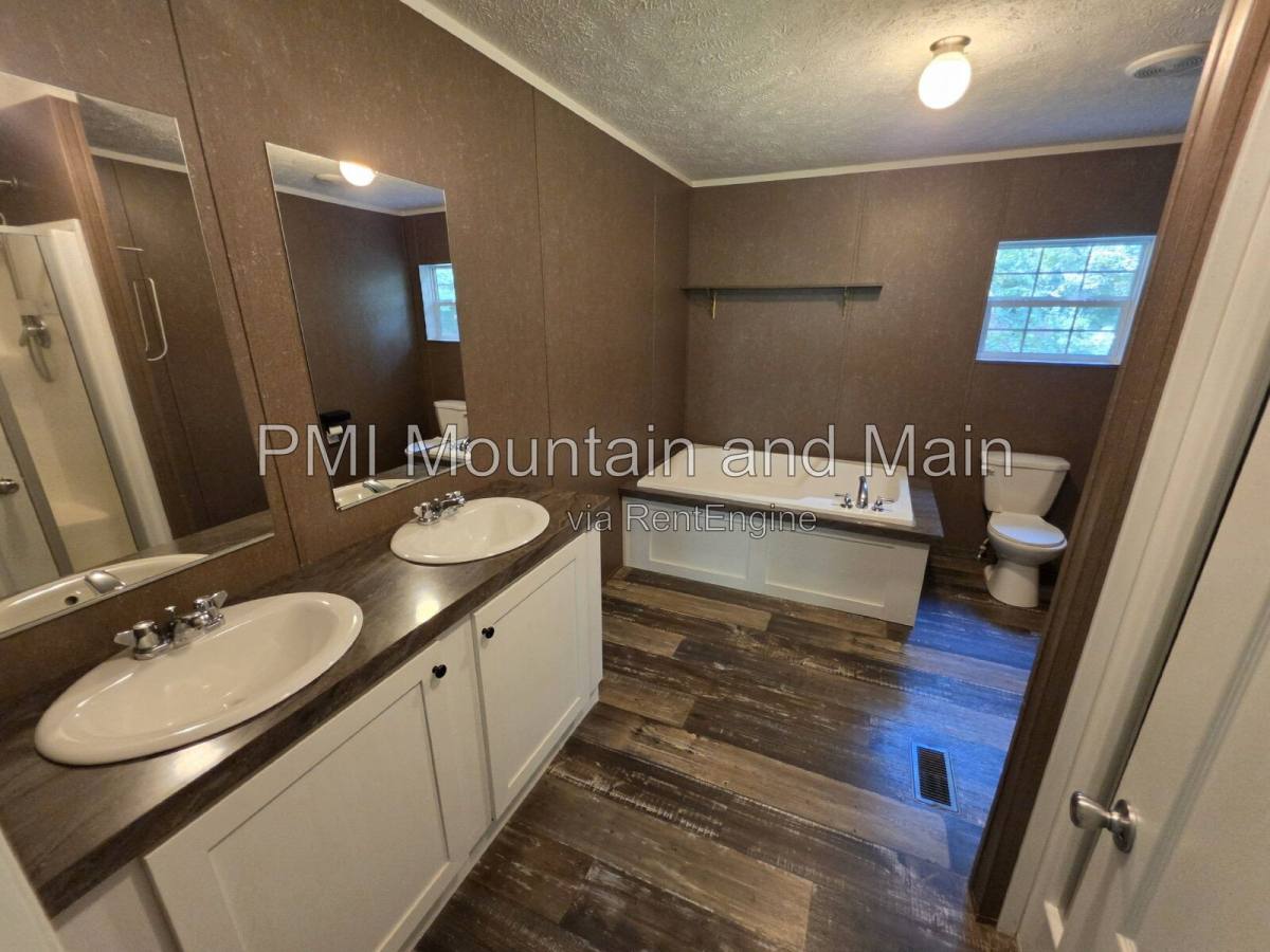 House for rent at 150 Porter Rd, Asheville, NC 28803