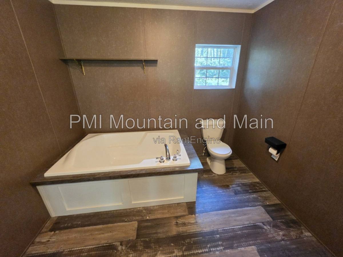 House for rent at 150 Porter Rd, Asheville, NC 28803